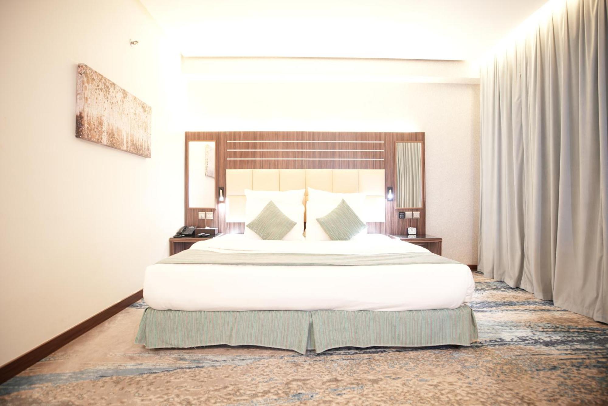 Hotel White Diamond Sari